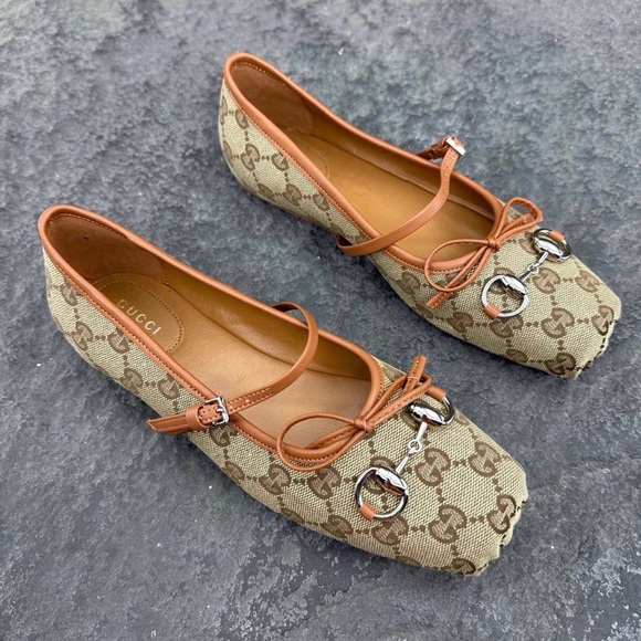 Gucci Women's Beige and Brown Flats - Picture 3 of 6